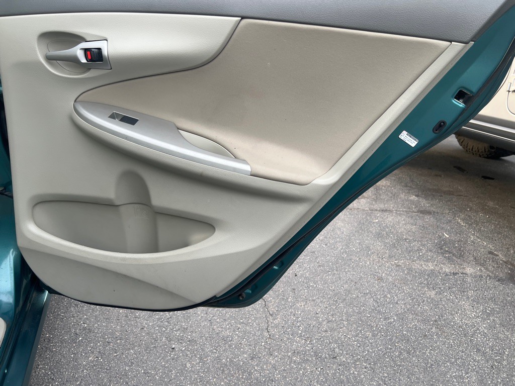 2010 Toyota Corolla Image 12