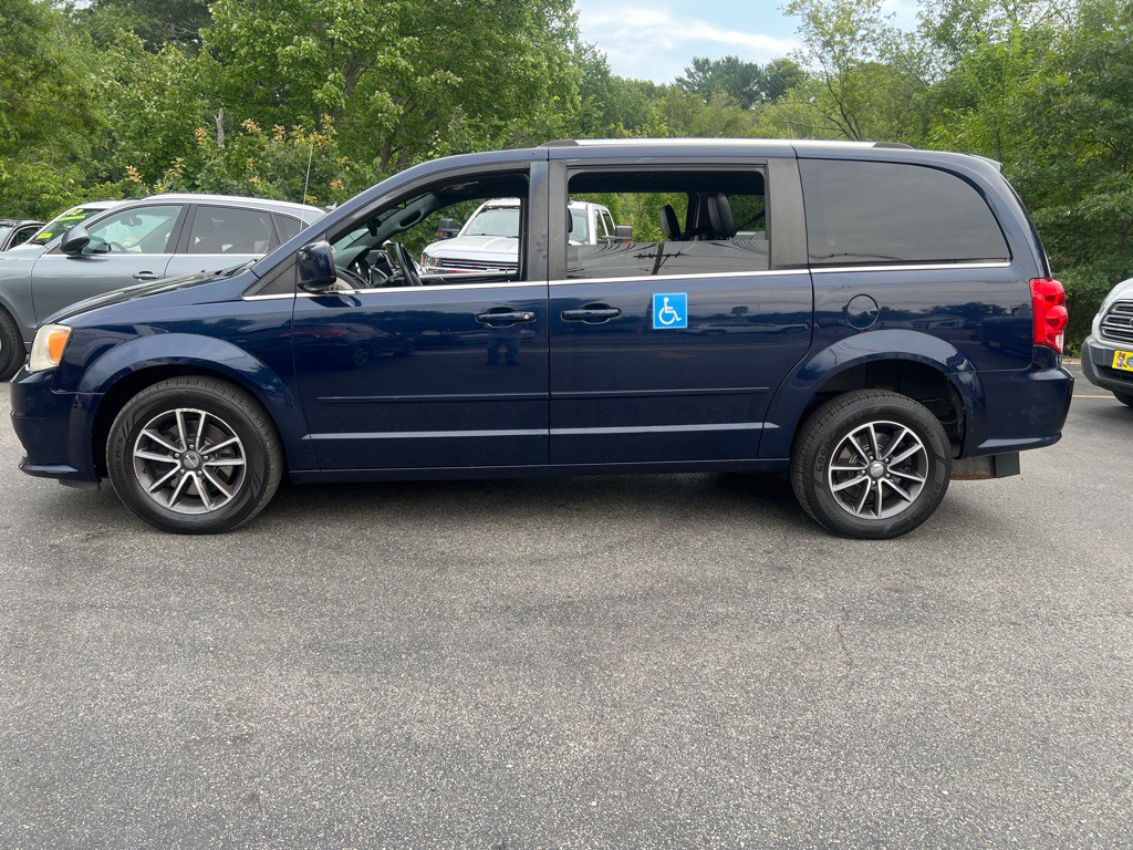 2017 Dodge Grand Caravan Image 2