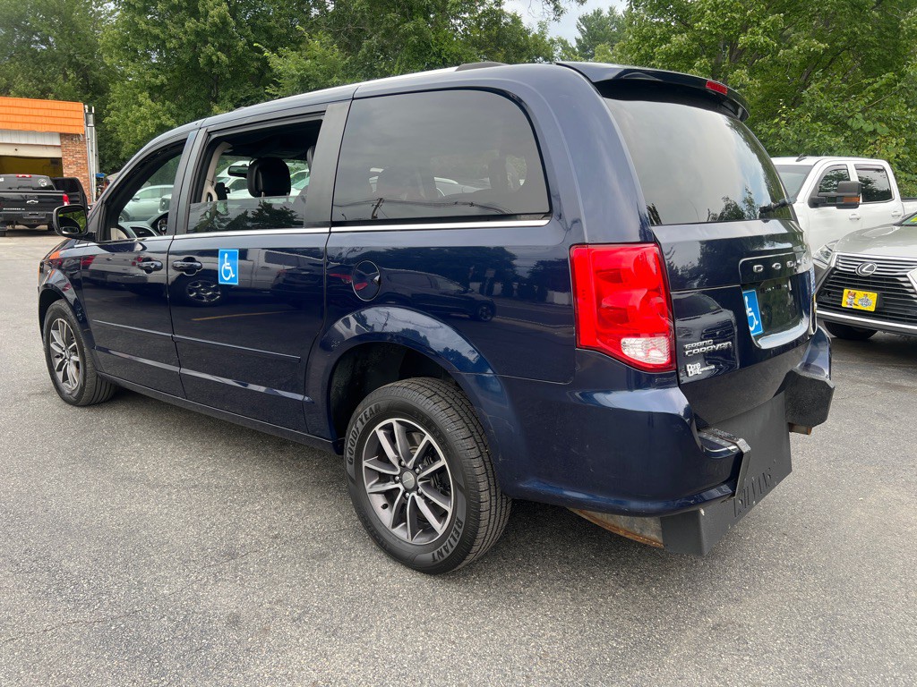 2017 Dodge Grand Caravan Image 3