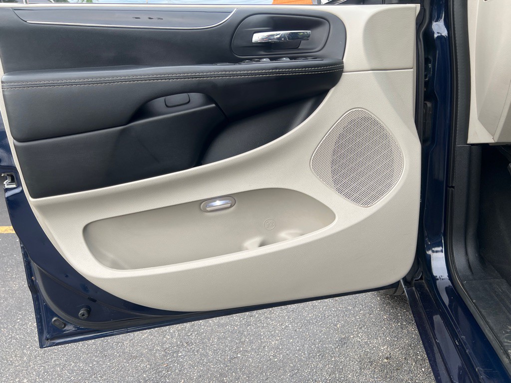 2017 Dodge Grand Caravan Image 11