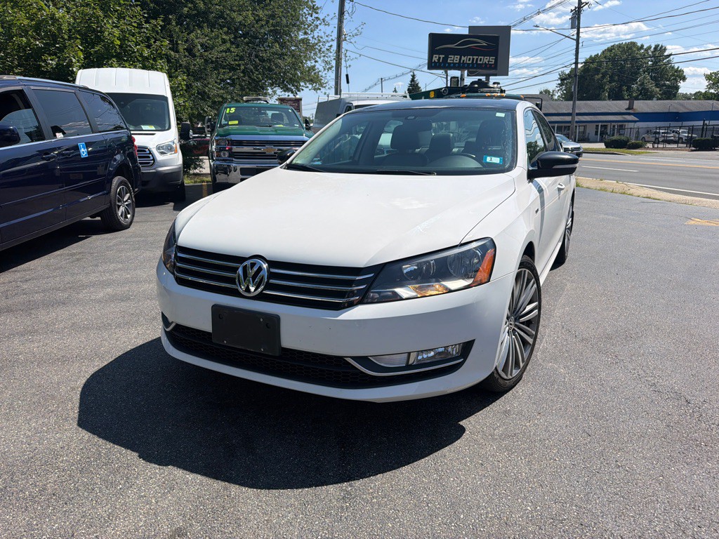 2015 Volkswagen Passat Image 1