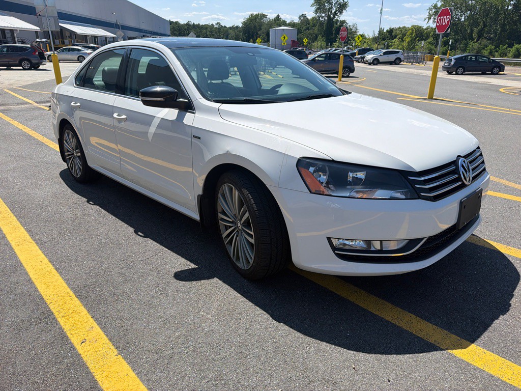 2015 Volkswagen Passat Image 8