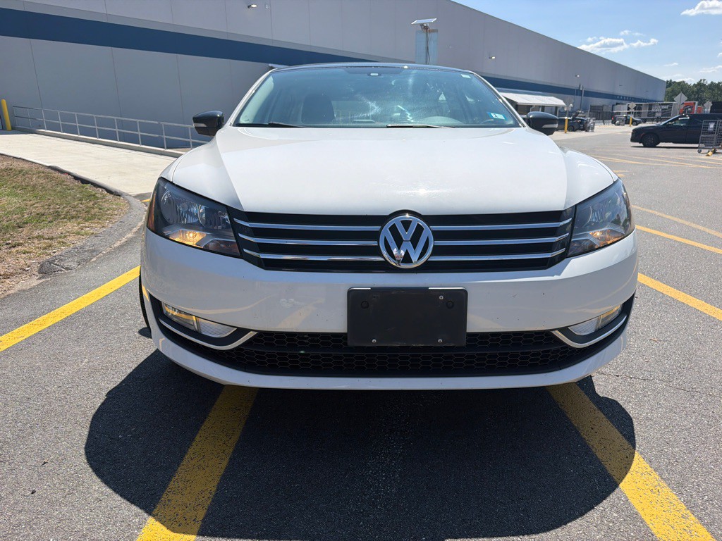 2015 Volkswagen Passat Image 9