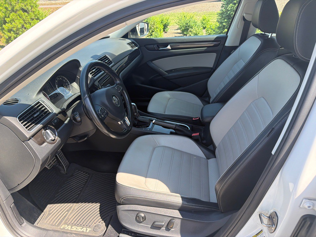 2015 Volkswagen Passat Image 11