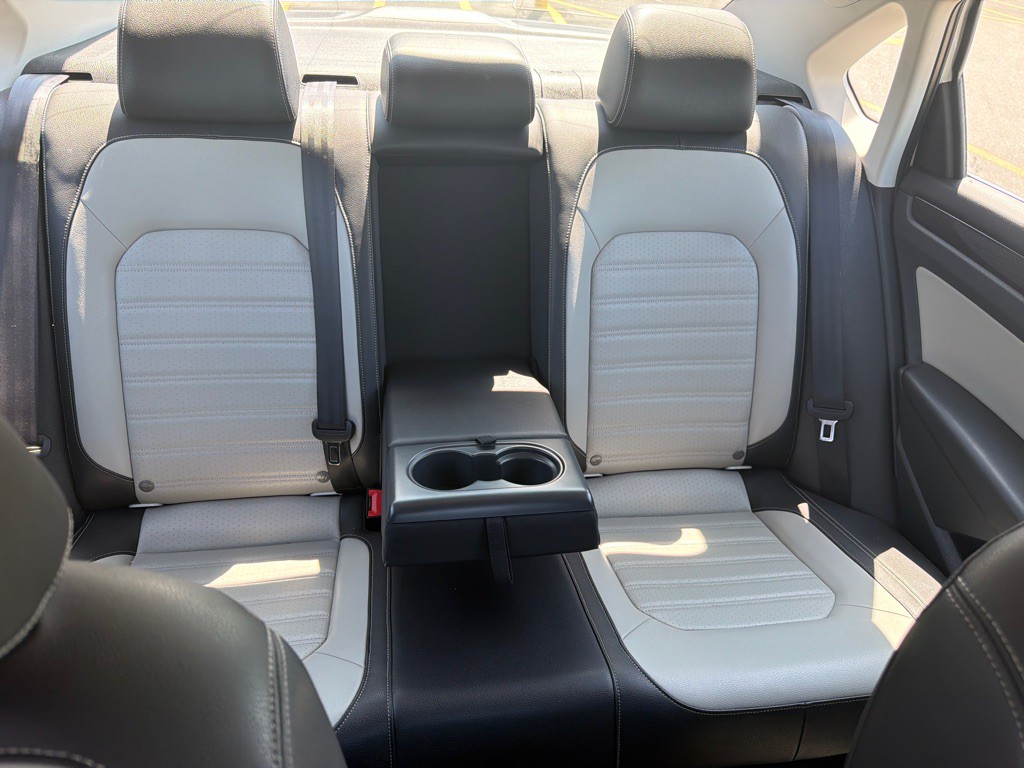 2015 Volkswagen Passat Image 22