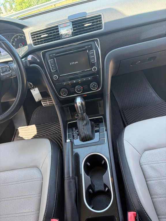 2015 Volkswagen Passat Image 23