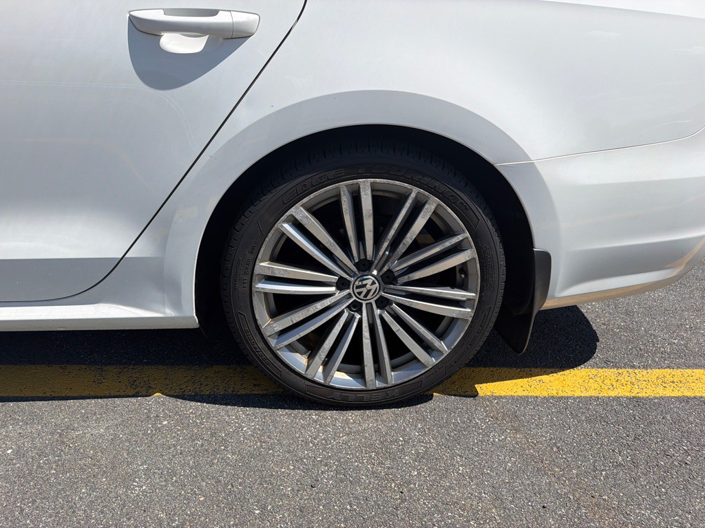 2015 Volkswagen Passat Image 29