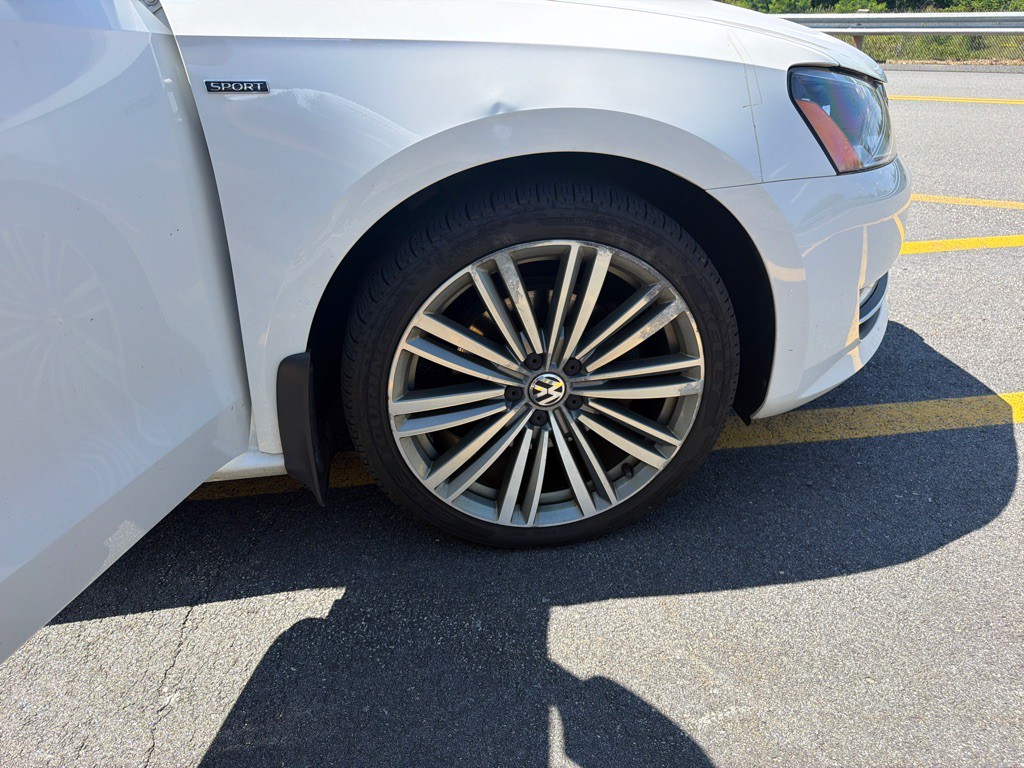 2015 Volkswagen Passat Image 31