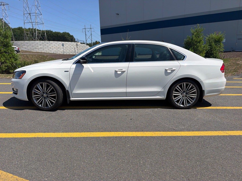 2015 Volkswagen Passat Image 37