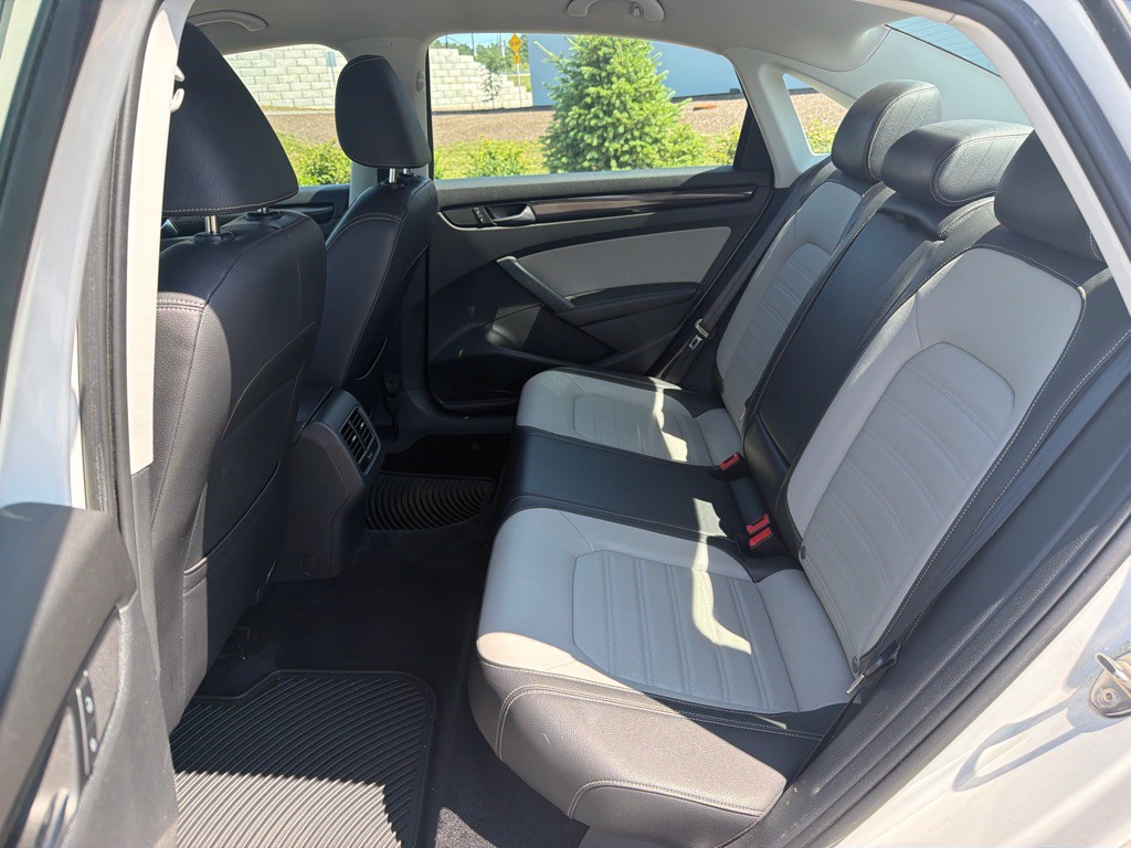 2015 Volkswagen Passat Image 47