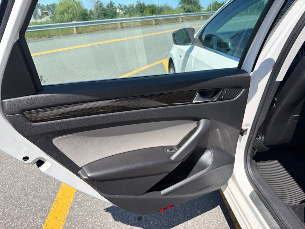 2015 Volkswagen Passat Image 48