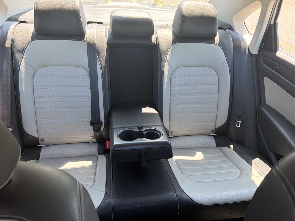 2015 Volkswagen Passat Image 56