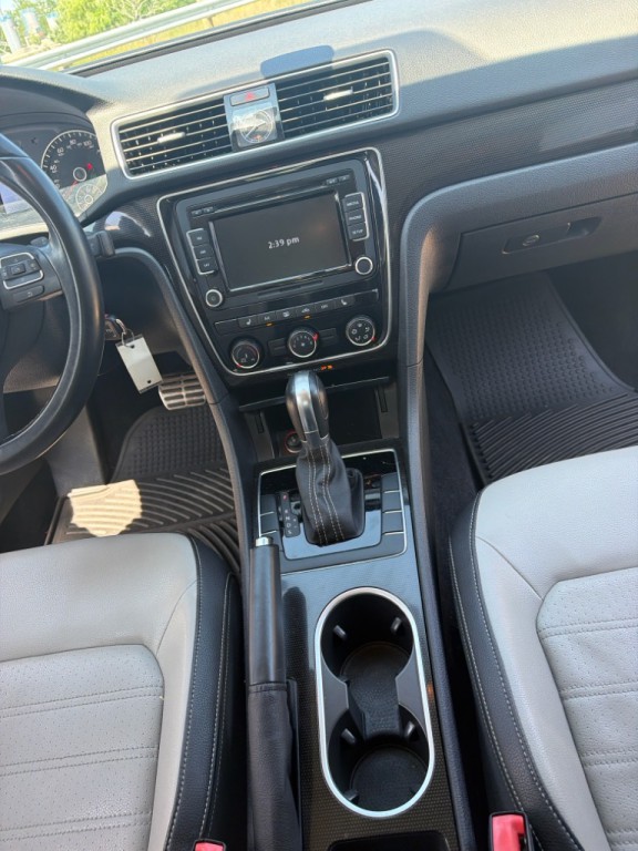 2015 Volkswagen Passat Image 57