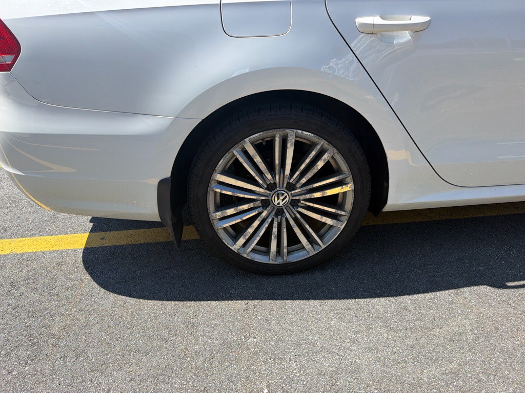 2015 Volkswagen Passat Image 64