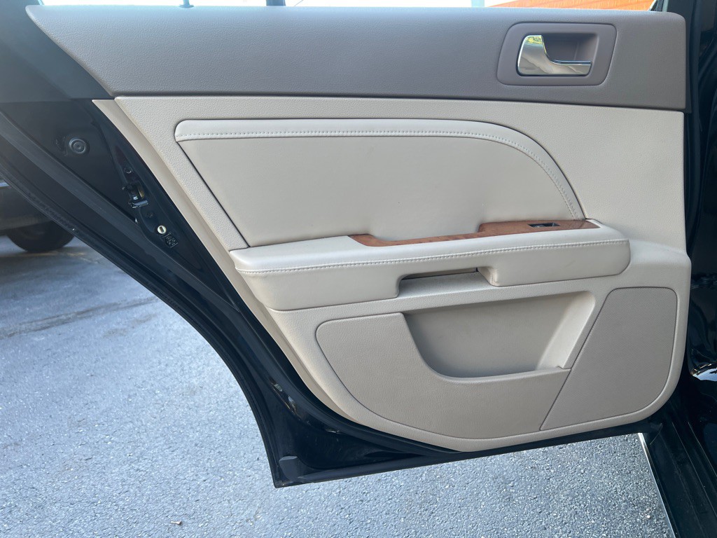 2008 Cadillac STS Image 10
