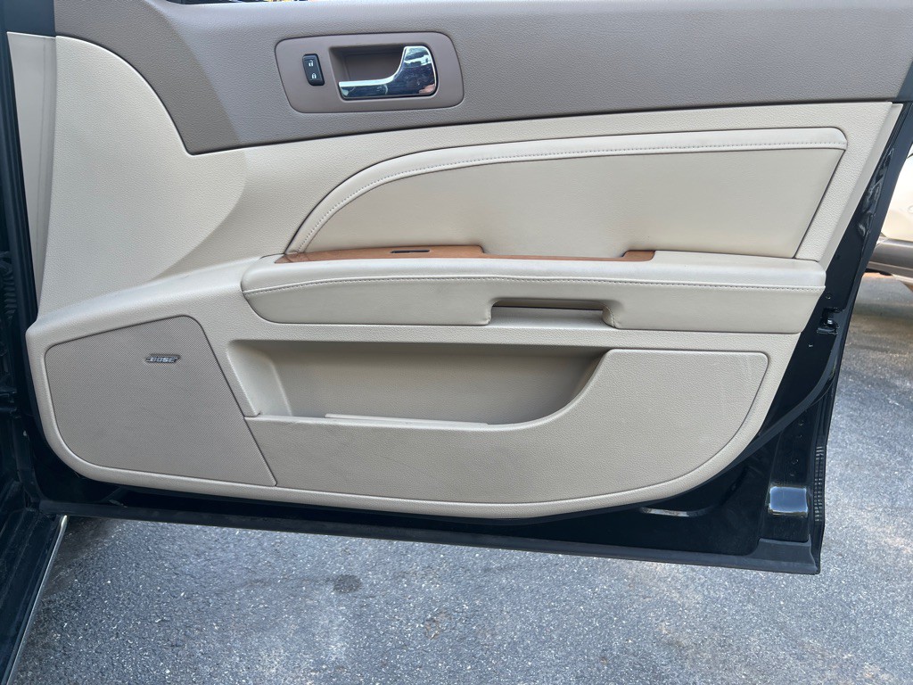 2008 Cadillac STS Image 11