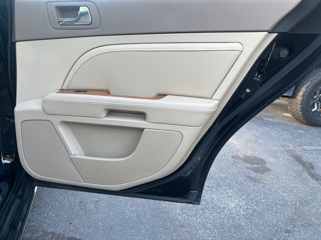 2008 Cadillac STS Image 12