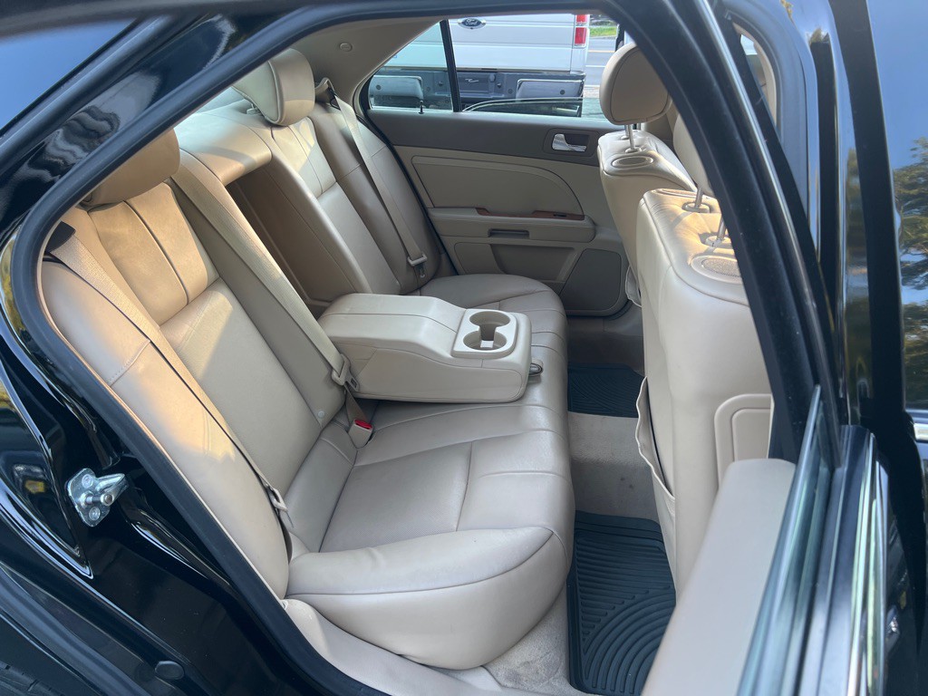 2008 Cadillac STS Image 16