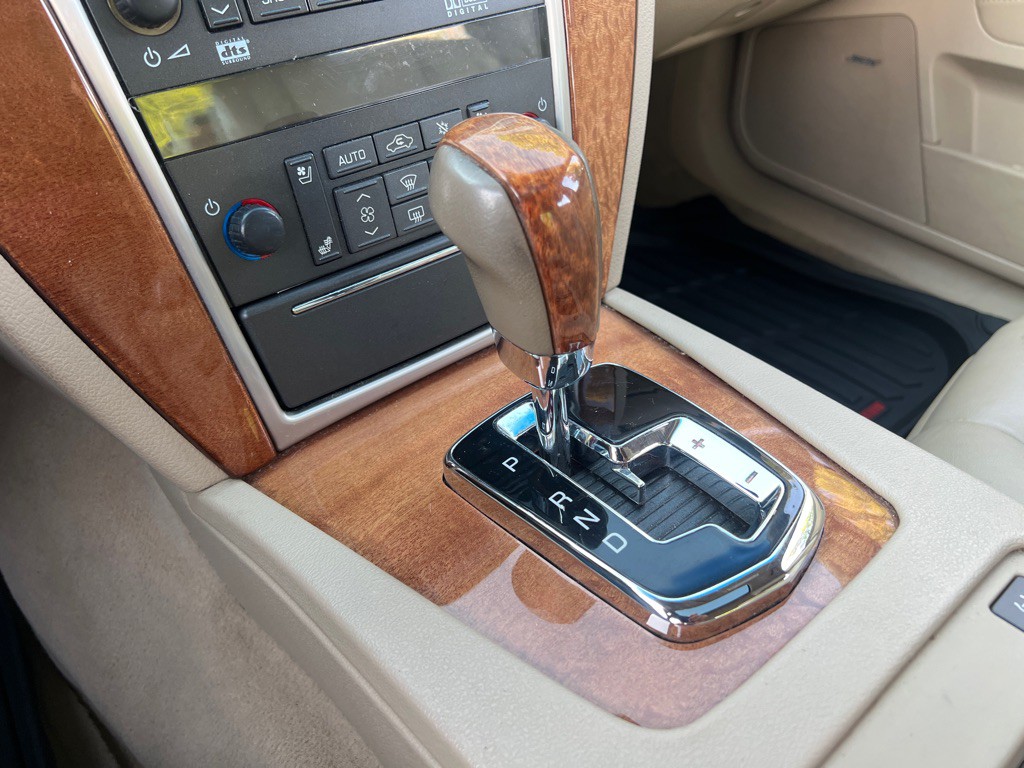2008 Cadillac STS Image 22