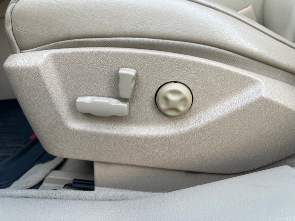 2008 Cadillac STS Image 28