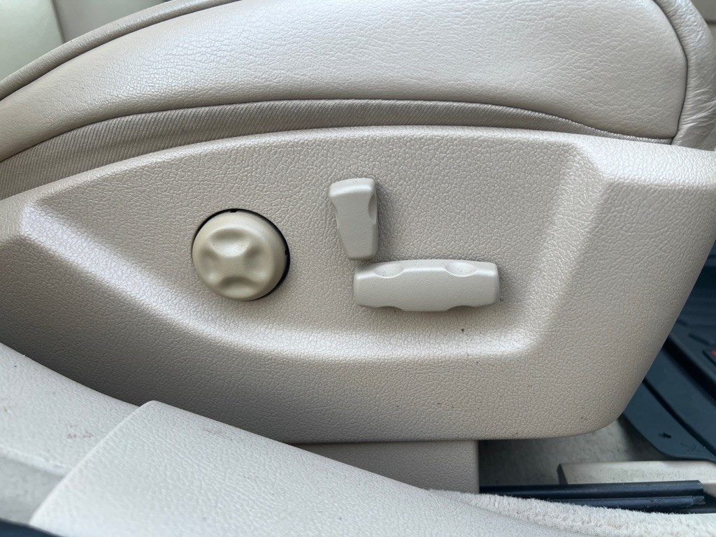 2008 Cadillac STS Image 29