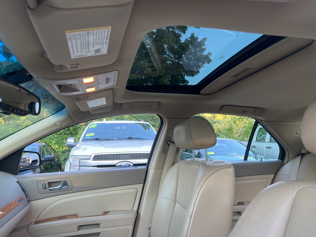 2008 Cadillac STS Image 31