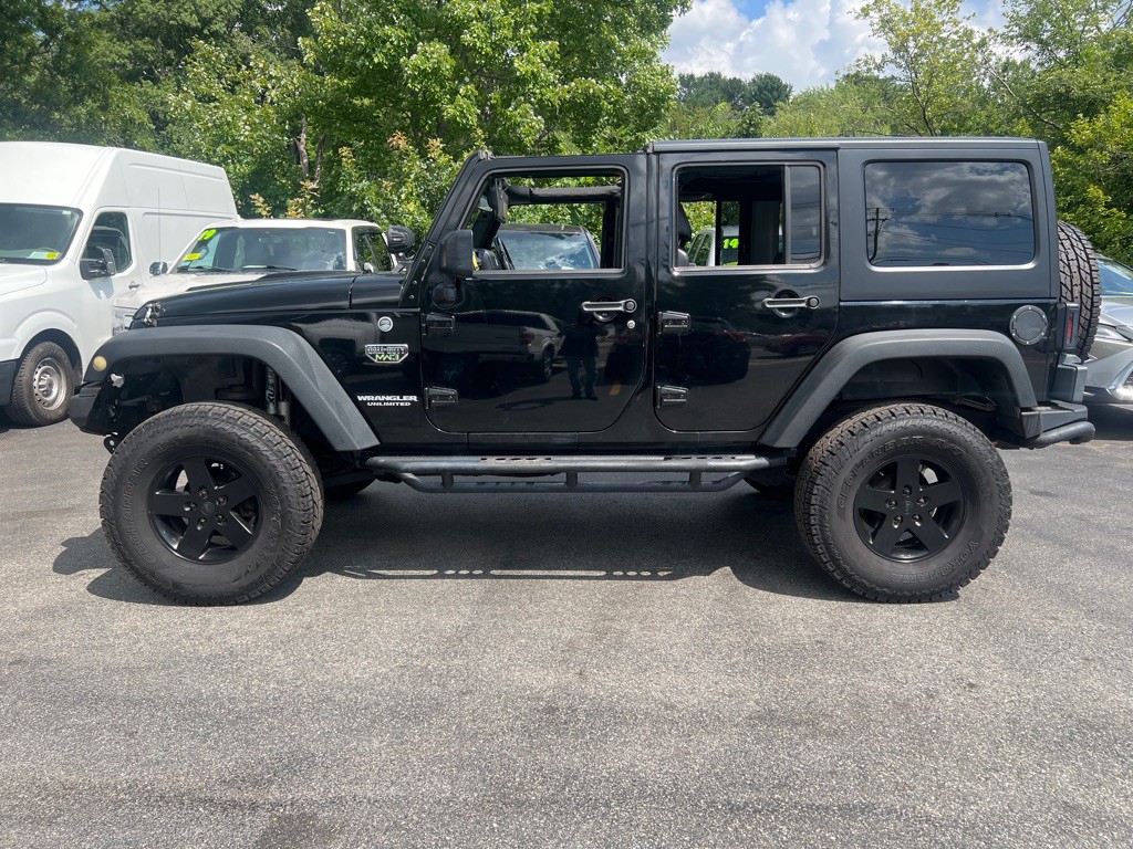 2012 Jeep Wrangler Unlimited Image 2