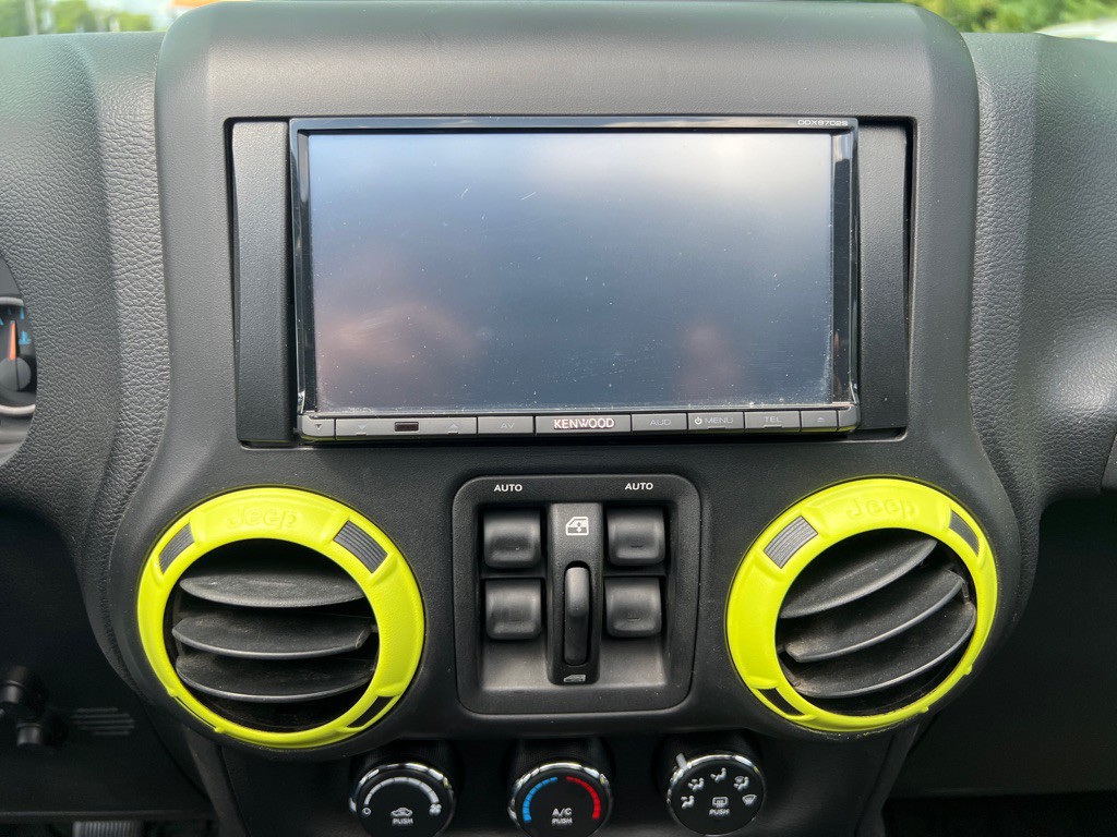2012 Jeep Wrangler Unlimited Image 19