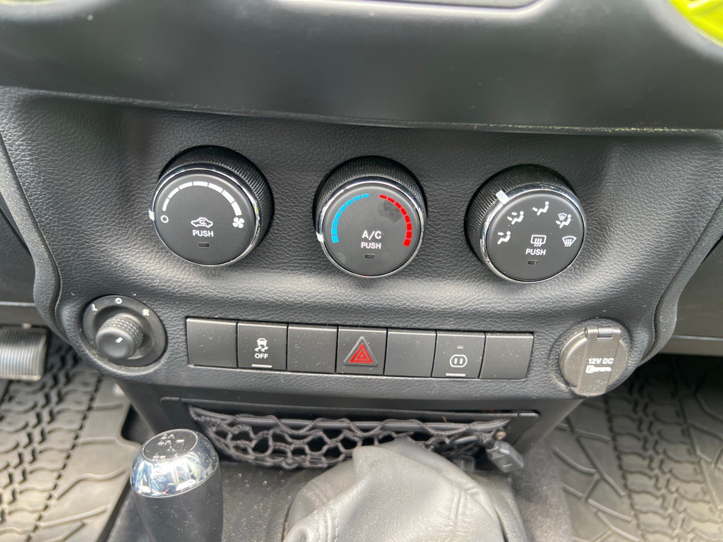 2012 Jeep Wrangler Unlimited Image 20