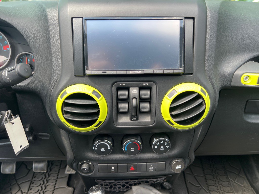 2012 Jeep Wrangler Unlimited Image 21