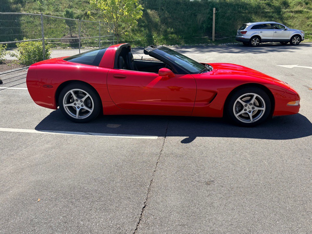 2000 Chevrolet Corvette Image 3