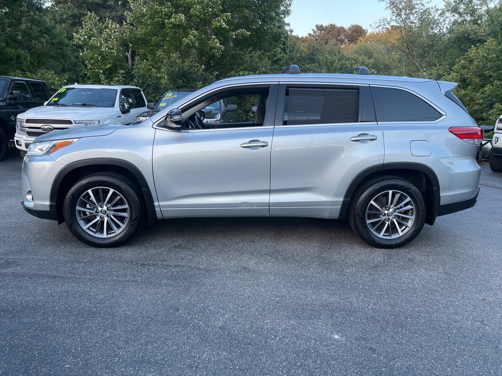 2018 Toyota Highlander Image 2