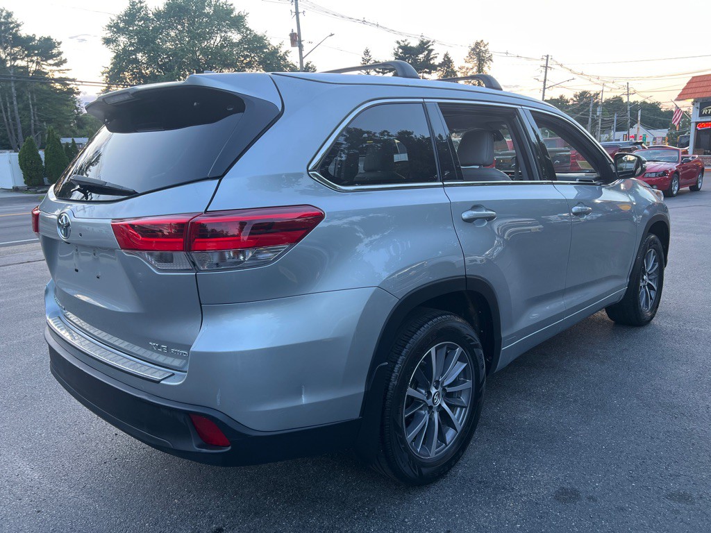 2018 Toyota Highlander Image 9