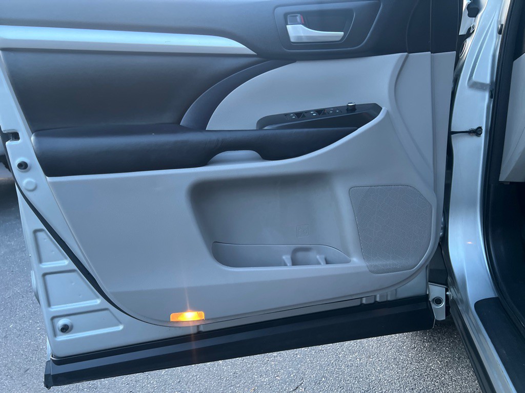 2018 Toyota Highlander Image 11