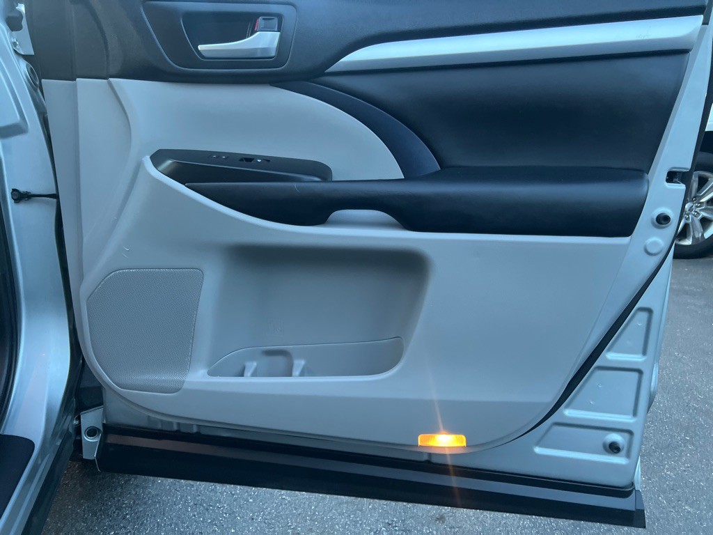 2018 Toyota Highlander Image 14