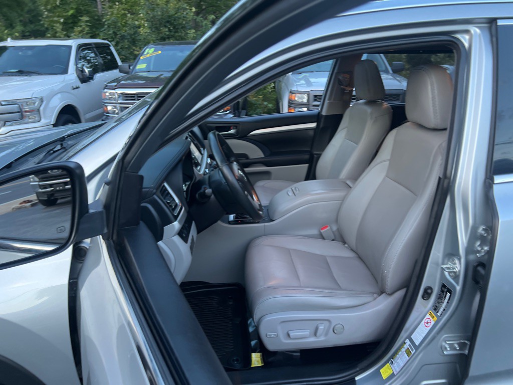 2018 Toyota Highlander Image 17