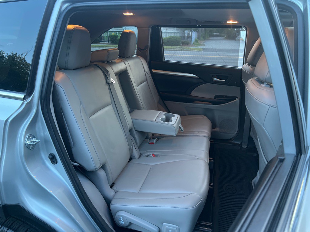 2018 Toyota Highlander Image 21