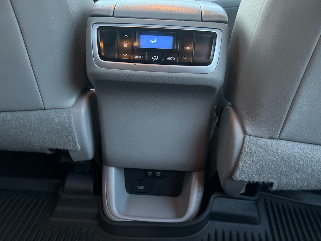 2018 Toyota Highlander Image 22