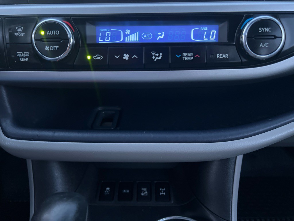 2018 Toyota Highlander Image 32