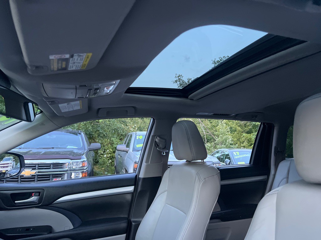 2018 Toyota Highlander Image 36