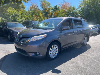 Image for 2015 Toyota Sienna XLE ID: 7628158