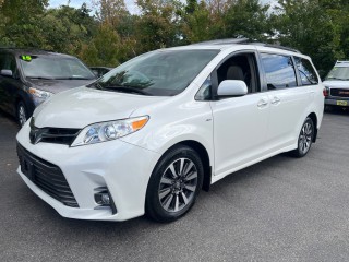 Image for 2018 Toyota Sienna XLE ID: 7628324