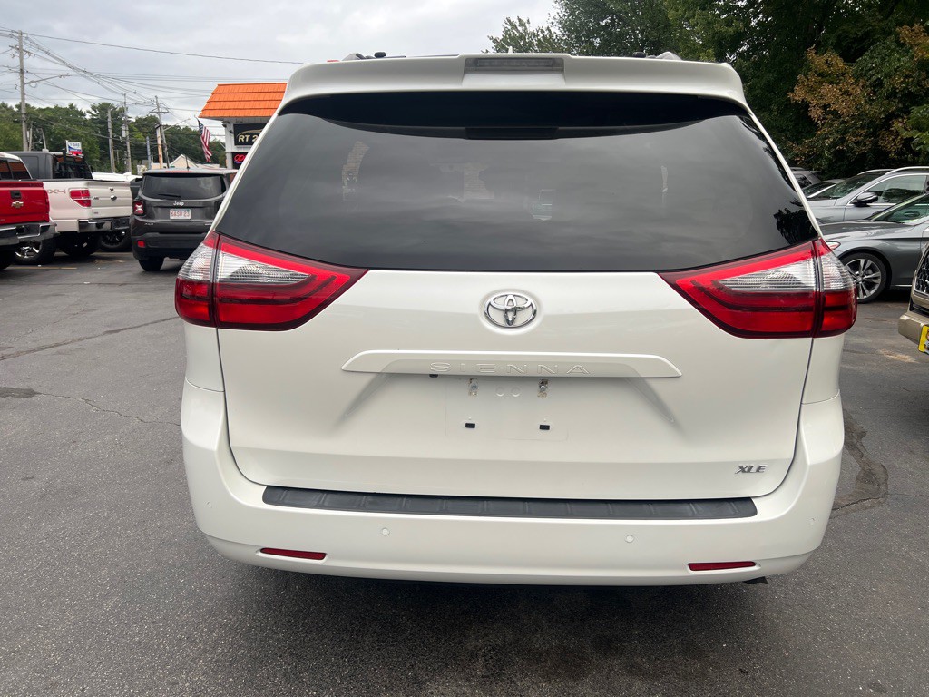 2020 Toyota Sienna Image 4