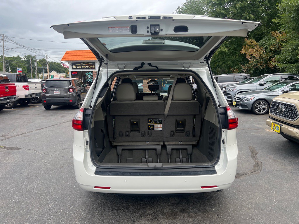 2020 Toyota Sienna Image 5