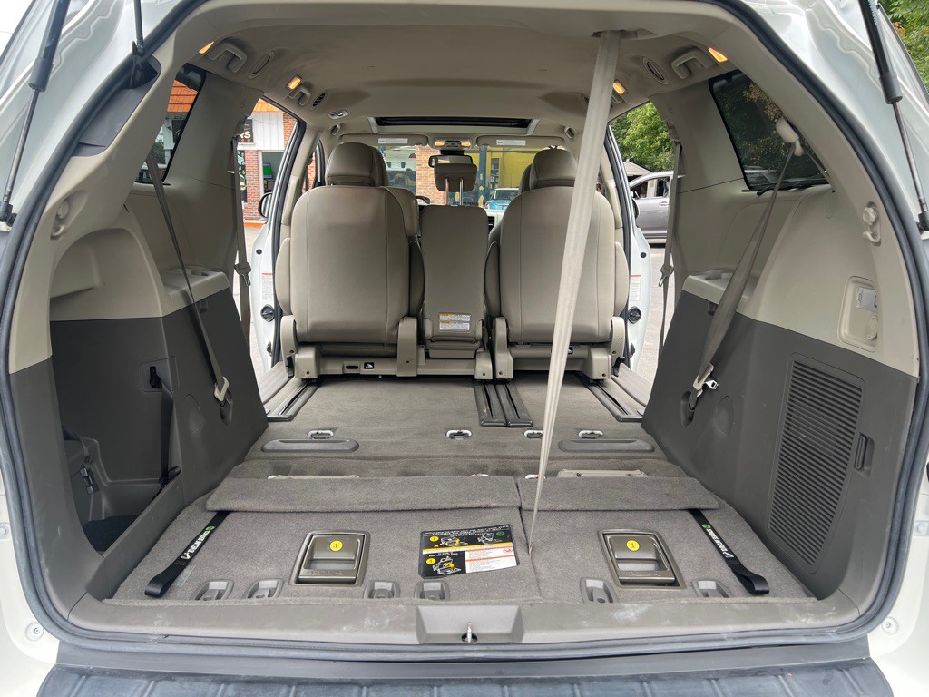 2020 Toyota Sienna Image 6