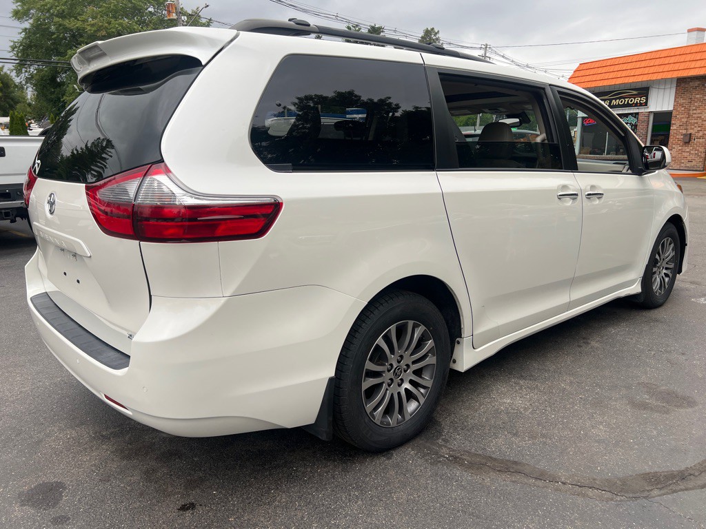 2020 Toyota Sienna Image 9