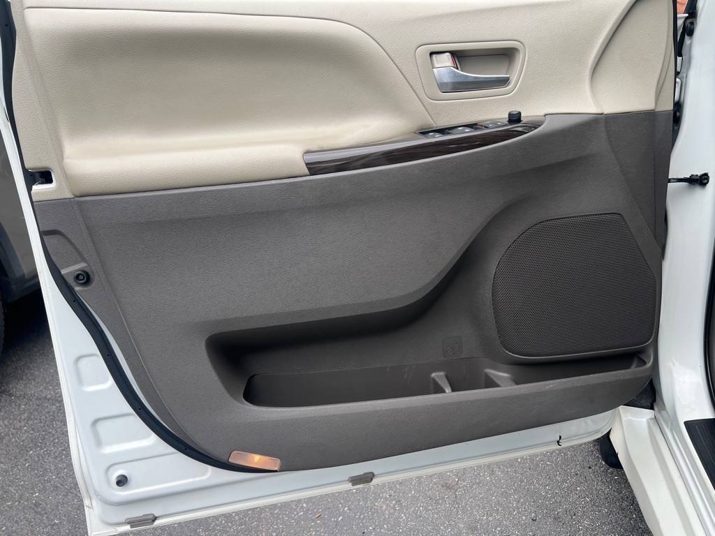 2020 Toyota Sienna Image 11