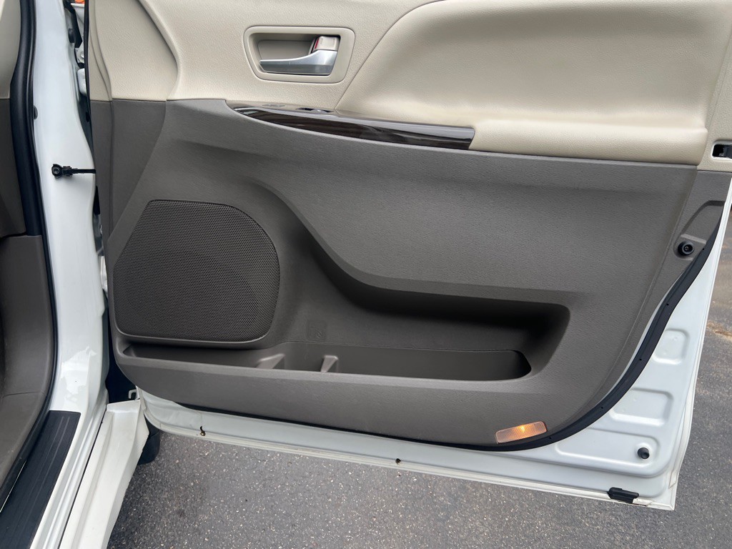 2020 Toyota Sienna Image 12