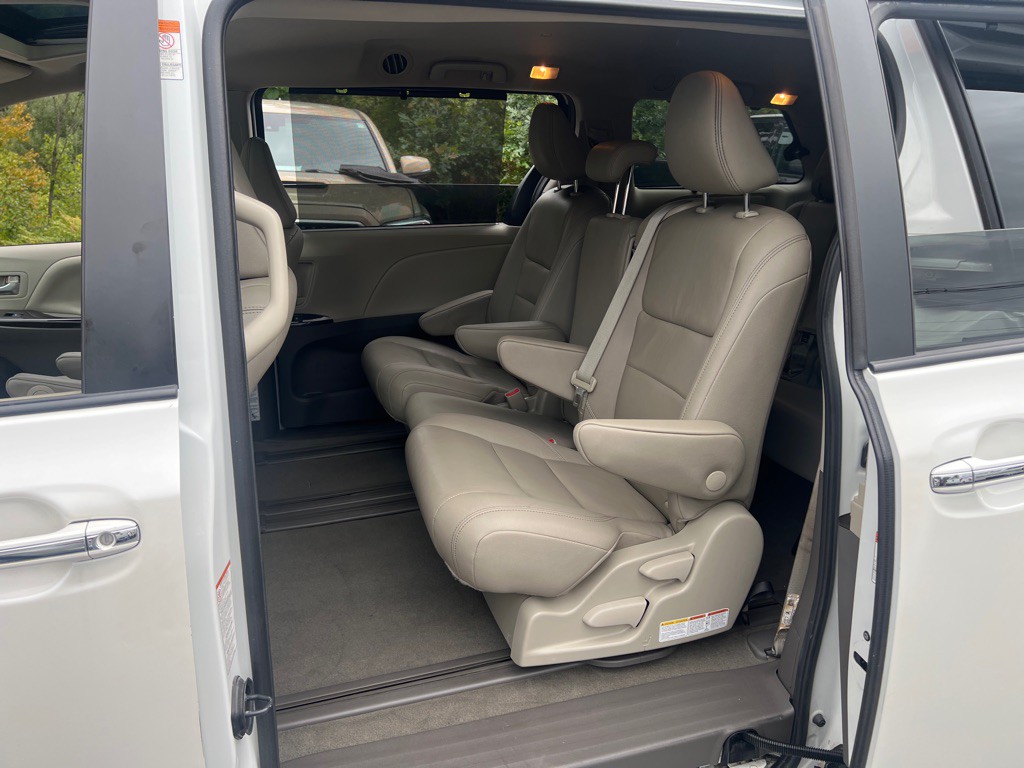 2020 Toyota Sienna Image 16