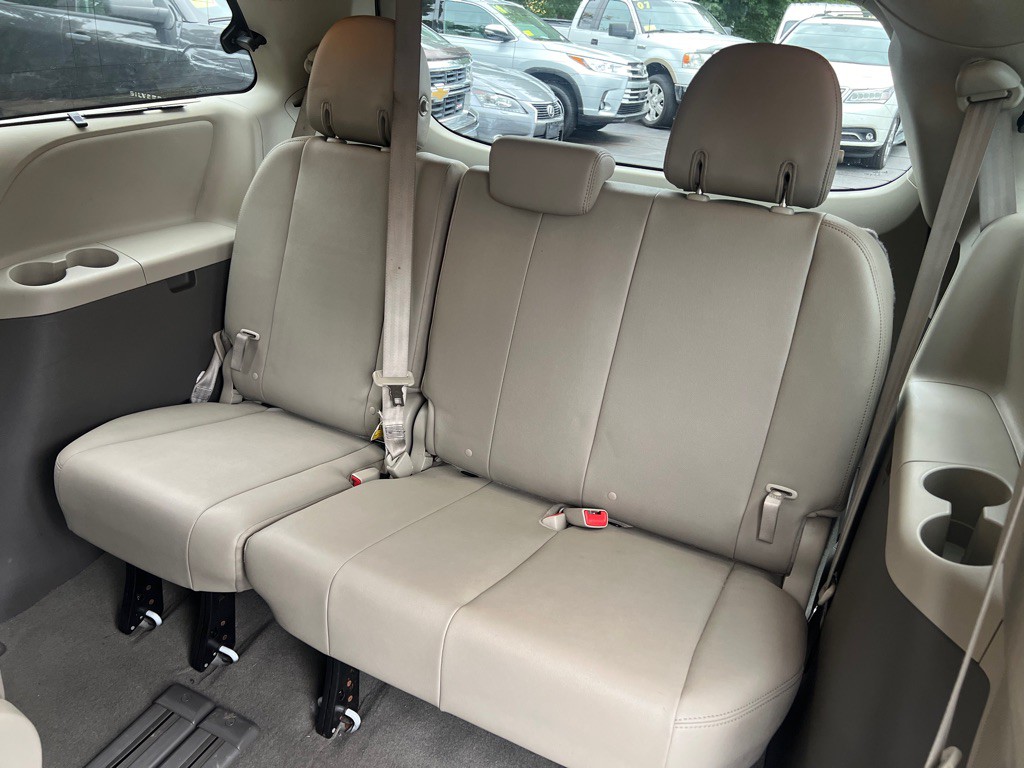 2020 Toyota Sienna Image 17